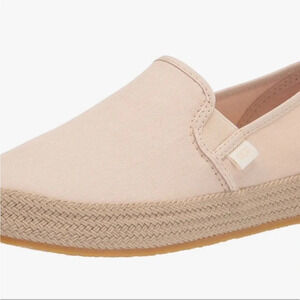 UGG Canvas espadrilles size 9.5 cream